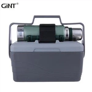 מצנן קשיח נייד עם בקבוק VG